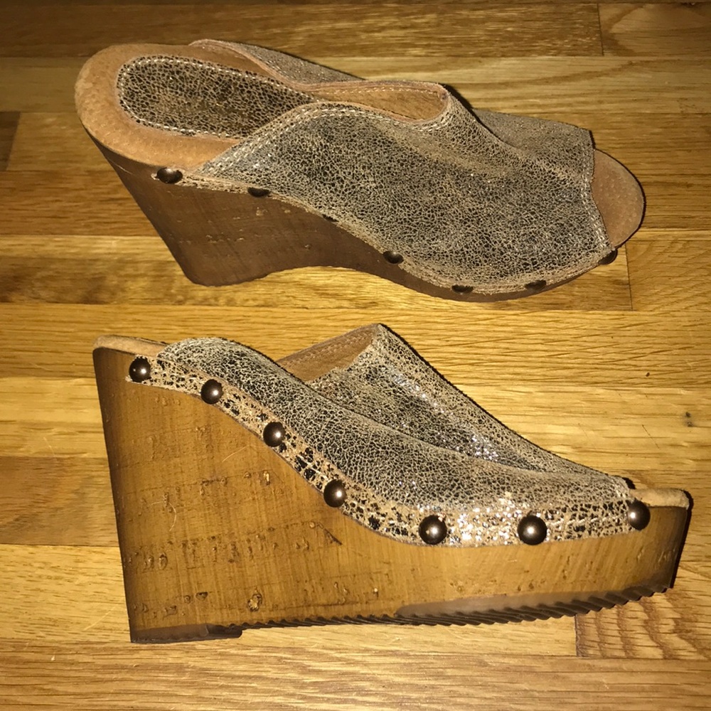 Gold platform Slicca wedges!